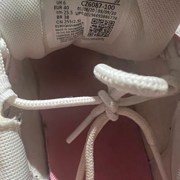 Woman’s size 8.5 - Picture 5 of 5